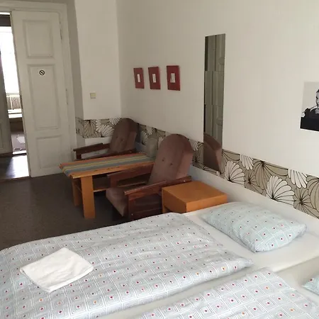 Hotel Charles Square 3*