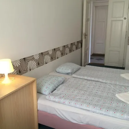 Hotel Charles Square