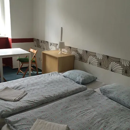 Hotel Charles Square 3*