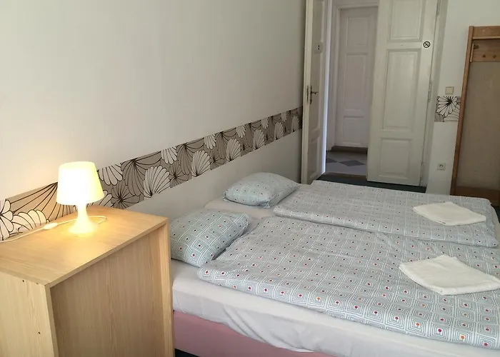 Hotel Charles Square