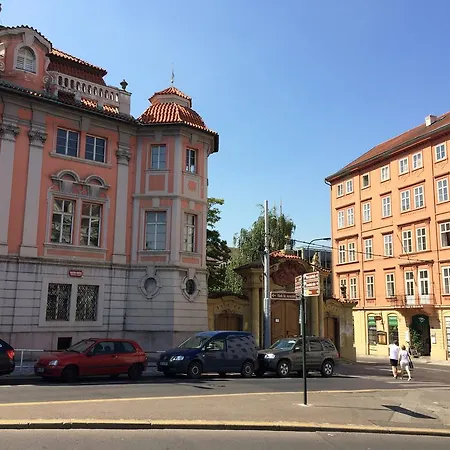 Charles Square 3*
