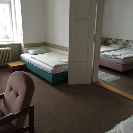 Charles Square 3*