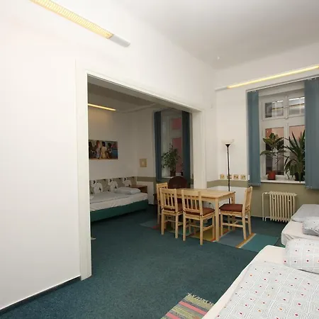 Hotel Charles Square 3*