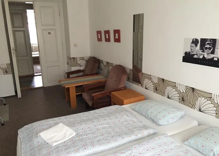 מלון Charles Square 3*