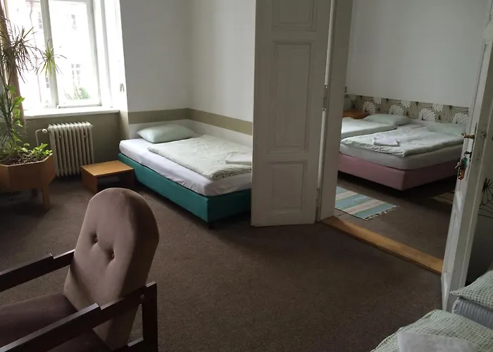 Charles Square 3*